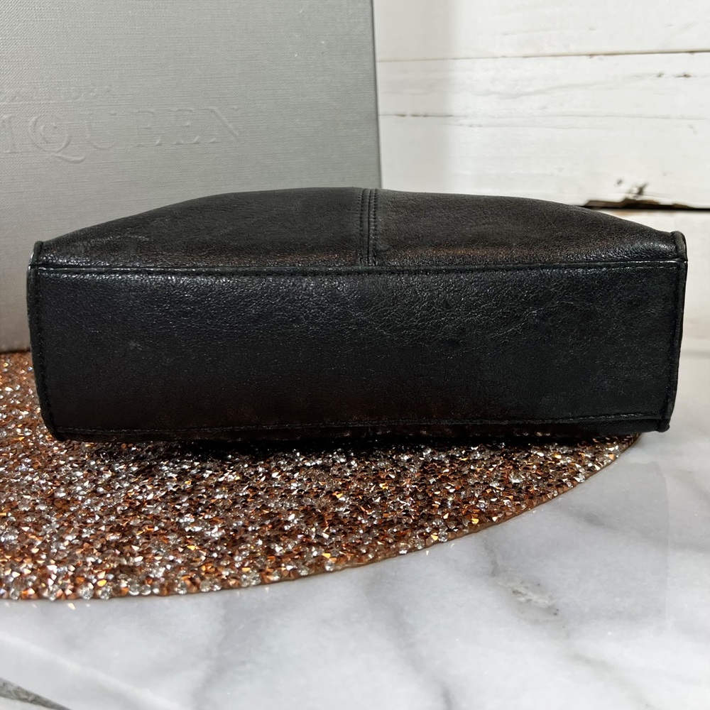 Alexander McQueen Mini Black Leather Mantra Clutch - Picture 4 of 10